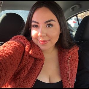 Meet your Posher, Adriana